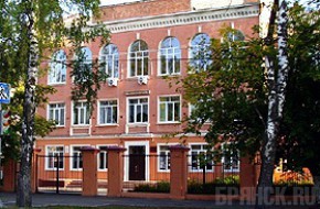 Брянский лицей незаконно собирал деньги с родителей учеников