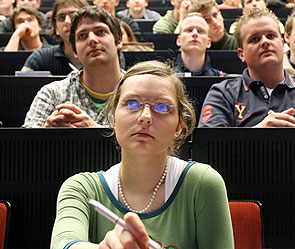 Десятки вузов лишились лицензии Десятки вузов лишились лицензии