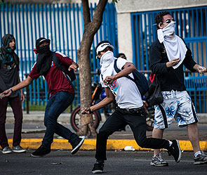 В Венесуэле обезглавили памятник Чавесу В Венесуэле обезглавили памятник Чавесу