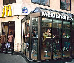 Американец требует от McDonald's $1,5 млн Американец требует от McDonald's $1,5 млн