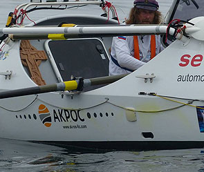 Лодку Конюхова атаковал мощный шторм Лодку Конюхова атаковал мощный шторм