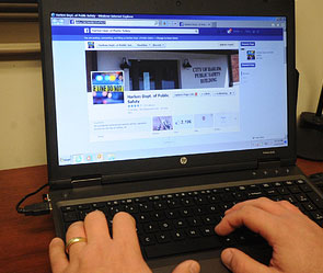 Facebook ограничила рекламу оружия Facebook ограничила рекламу оружия