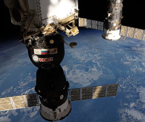 "Союз" вернулся на Землю "Союз" вернулся на Землю