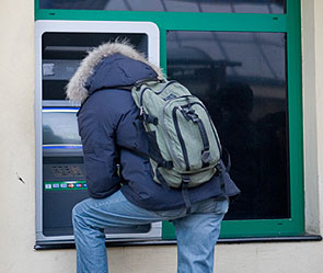 Пермяки украли деньги со счетов банка США Пермяки украли деньги со счетов банка США