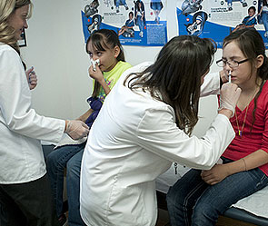 Грипп закрывает российские школы Грипп закрывает российские школы