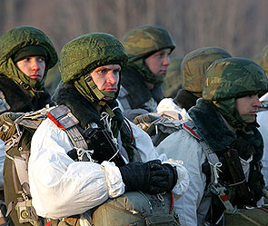 Российский десант высадился в Арктике Российский десант высадился в Арктике