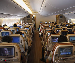 Пьяный дебошир покусал пассажиров лайнера Пьяный дебошир покусал пассажиров лайнера