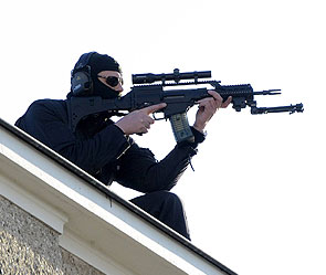 В Симферополе снайпер расстрелял людей В Симферополе снайпер расстрелял людей