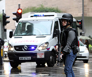 В Гонконге задержали пятерых россиян В Гонконге задержали пятерых россиян