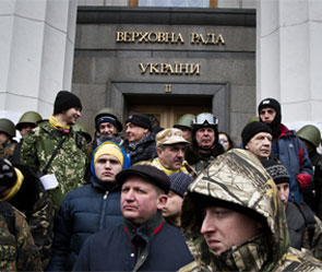 "Правый сектор" пошел на Раду "Правый сектор" пошел на Раду