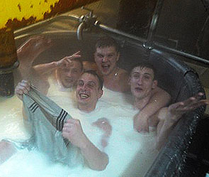 Сырный завод закрыли из-за купаний в молоке Сырный завод закрыли из-за купаний в молоке