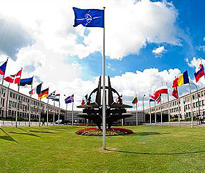 НАТО будет расширяться на восток НАТО будет расширяться на восток