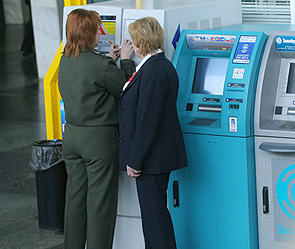 Путин дал месяц на платежную систему Путин дал месяц на платежную систему