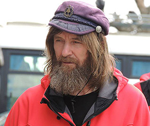 Конюхов в страхе читает молитвы Конюхов в страхе читает молитвы