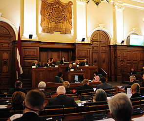 В Латвии депутатов ограбили на заседании В Латвии депутатов ограбили на заседании