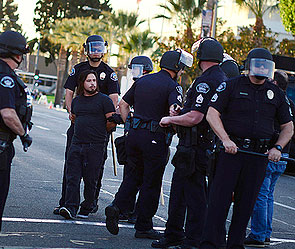 В Санта-Барбаре студенты устроили побоище В Санта-Барбаре студенты устроили побоище