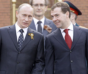 Стали известны доходы Путина и Медведева Стали известны доходы Путина и Медведева