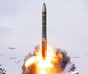 С Плесецка запустили новую ракету "Ярс" С Плесецка запустили новую ракету "Ярс"