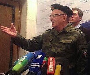 Жириновский пришел в Госдуму в камуфляже Жириновский пришел в Госдуму в камуфляже