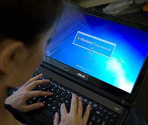 Д'Артаньян украл у женщины ноутбук Д'Артаньян украл у женщины ноутбук