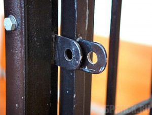 Охранник-педофил обещал подростку компьютер и деньги