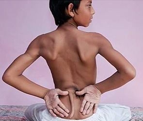 Хвостатого мальчика считают богом Хвостатого мальчика считают богом