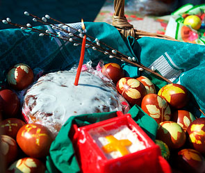 Христиане празднуют Пасху Христиане празднуют Пасху