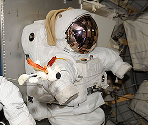 Космонавтам дадут реактивные ранцы Космонавтам дадут реактивные ранцы