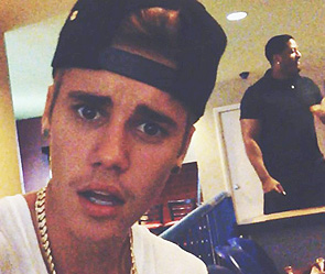 Джастина Бибера задержали в аэропорту Джастина Бибера задержали в аэропорту