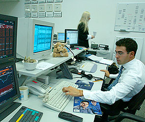 Рынок акций упал до месячного минимума Рынок акций упал до месячного минимума