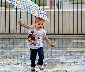 Москвичи смогут взять зонты напрокат Москвичи смогут взять зонты напрокат
