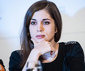 Толоконникова защищает зеков ради пиара Толоконникова защищает зеков ради пиара