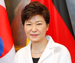 Глава Кореи извинилась за крушение парома Глава Кореи извинилась за крушение парома