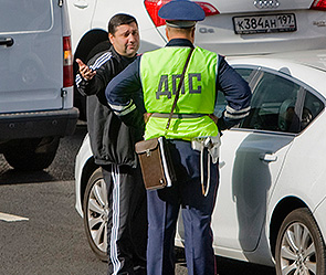 Пешеходов обяжут "подсветить" себя ночью Пешеходов обяжут "подсветить" себя ночью
