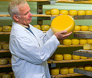 В Крыму запретили украинский сыр В Крыму запретили украинский сыр