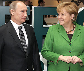 Меркель просит Путина помочь Украине Меркель просит Путина помочь Украине