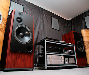 Британца наказали за громкую музыку Британца наказали за громкую музыку