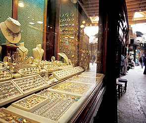 Ювелирный пытались взломать тараном Ювелирный пытались взломать тараном