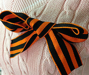 Киев отказывается от георгиевской ленточки Киев отказывается от георгиевской ленточки