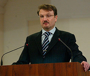 Греф нацелился на "Яндекс" Греф нацелился на "Яндекс"