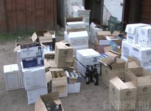 Около 2000 бутылок с "левым" алкоголем было изъято у предприимчивого брянца