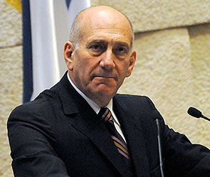 Экс-премьер Израиля осужден на восемь лет Экс-премьер Израиля осужден на восемь лет