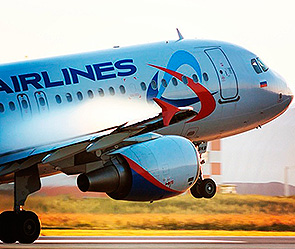 Стюардесса выпала из лайнера в Домодедово Стюардесса выпала из лайнера в Домодедово