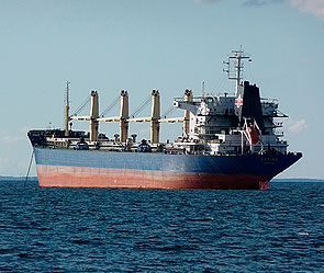 Российский сухогруз врезался в шхуну Российский сухогруз врезался в шхуну