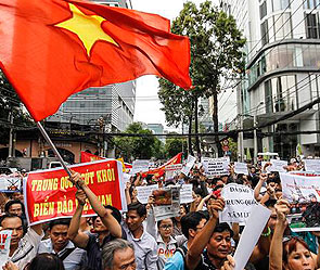 Вьетнам протестует против Китая Вьетнам протестует против Китая