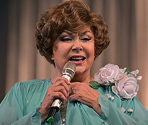 Эдите Пьехе стало плохо прямо на сцене Эдите Пьехе стало плохо прямо на сцене