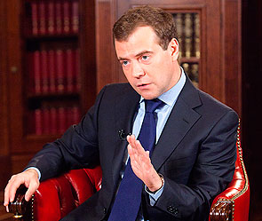 Медведев призвал чиновников включить мозг Медведев призвал чиновников включить мозг