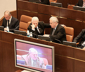 Сенаторы призвали Twitter соблюдать законы Сенаторы призвали Twitter соблюдать законы