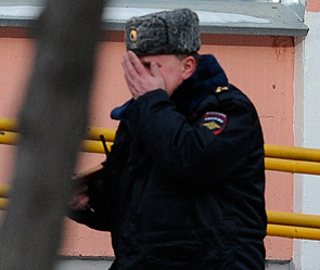 Полицейский устроил пьяный дебош Полицейский устроил пьяный дебош