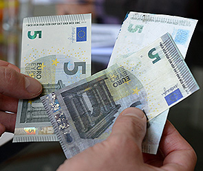 Путин обрушил курс евро до минимума Путин обрушил курс евро до минимума